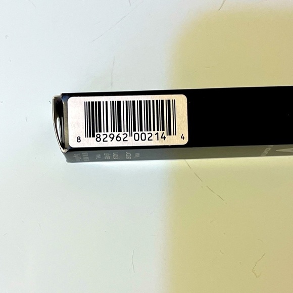 Vkosmetik Vinyl Lip Lacquer Long-wear High-Shine Fade-Proof Non-Drying โWisdomโ - Picture 8 of 10